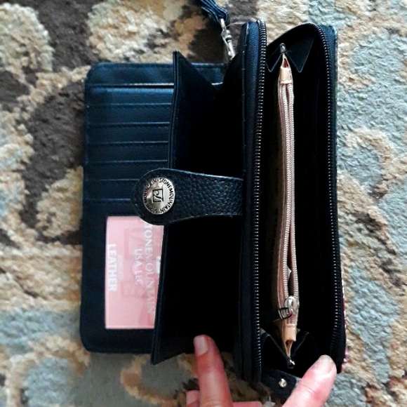 2x*Host Pick*Stone Mountain pretty bonded leather wristlet